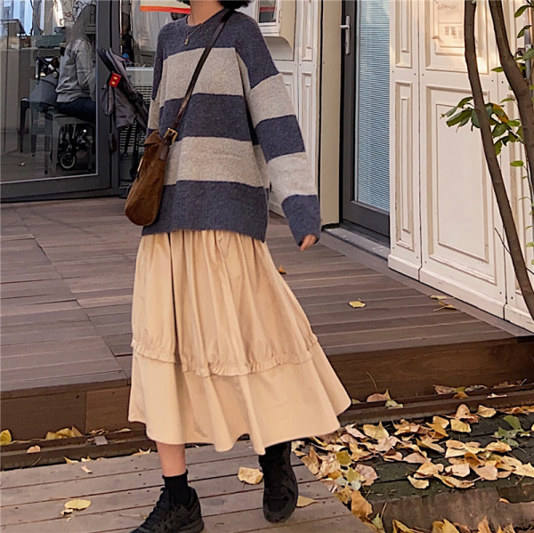 Széles csíkos pulóver ovális nyakkivágással, két színben