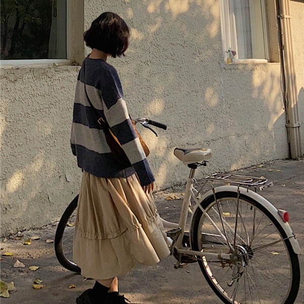 Széles csíkos pulóver ovális nyakkivágással, két színben