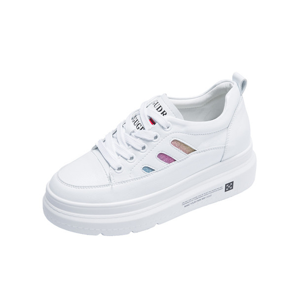 Bőr női alkalmi tornacipő lapos talppal, fehér színben