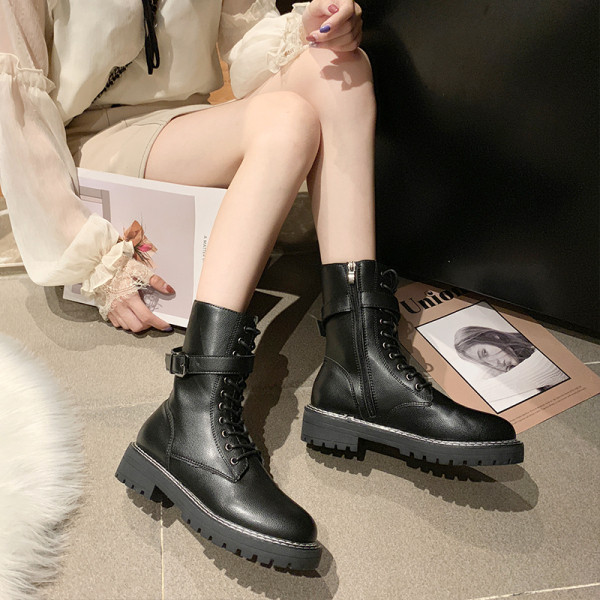 Női bőr téli tornacipő vastag talppal, fekete-fehér színben