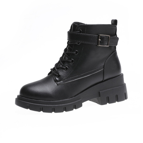 Lapos talpú, télre is alkalmas női bőrcsizma