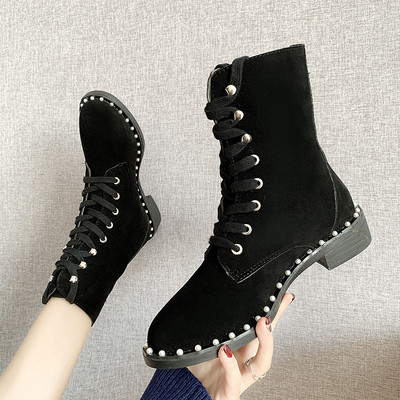 Γυναικείες μοντέρνες μπότες με μεταλλικά τρουξ - δύο μοντέλα