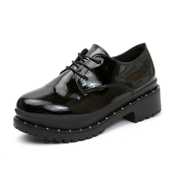 Modern női alkalmi cipő lapos talppal, fekete színben