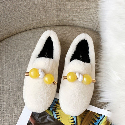 Női pehelypapucs lapos talppal és 3D fekete-fehér színben