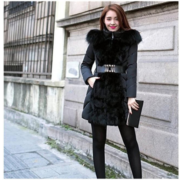 Modern női télikabát puha béléssel és fekete és bézs színű övvel