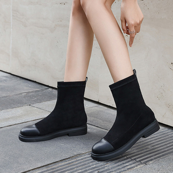 Női velúr csizma lapos talppal, fekete és bézs színben