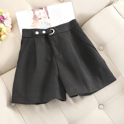 Pantaloni scurți moderni de damă în negru și bej