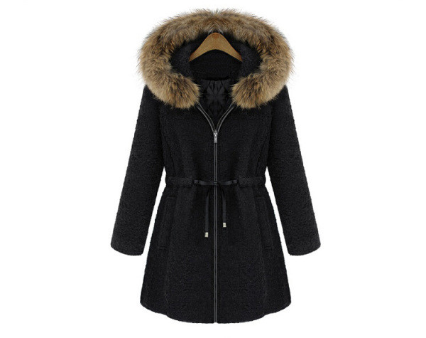 Модерно дамско дълго зимно  палто с качулка и пух в черен цвят 
