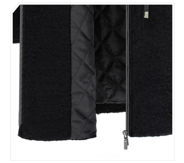 Modern női hosszú télikabát kapucnival és fekete pehellyel