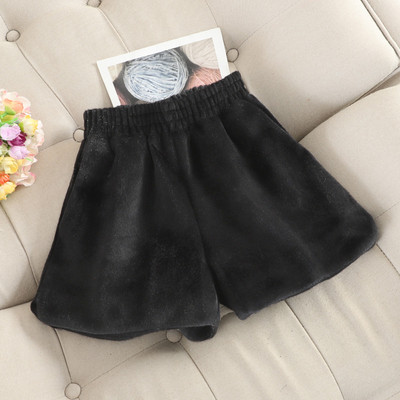 Modern női rövidnadrág gumírozással, három színben