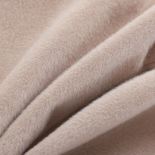 Modern női rövidnadrág gumírozással, három színben