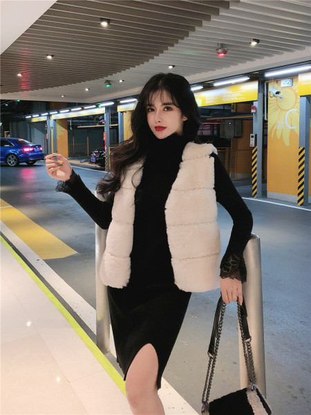 Rövid pehelymellény rózsaszín és bézs színben