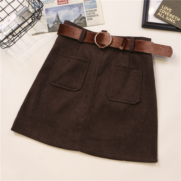 Rövid női szoknya három színben övvel és zsebekkel