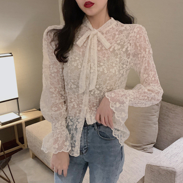 Elegáns női csipke ing fűzővel