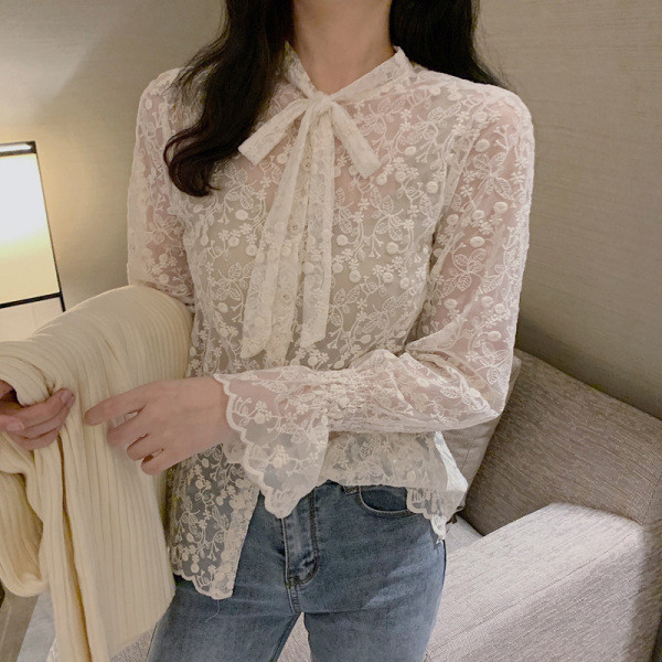 Elegáns női csipke ing fűzővel