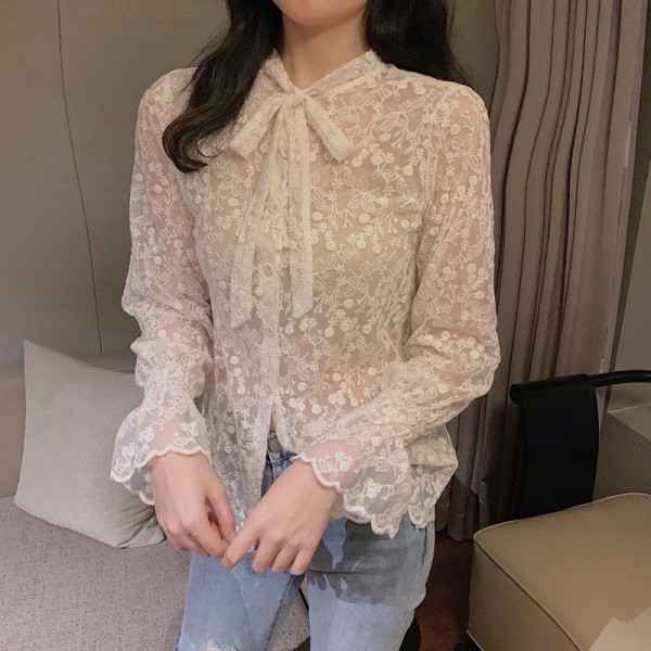 Elegáns női csipke ing fűzővel