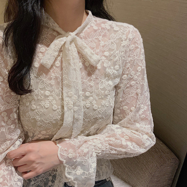 Elegáns női csipke ing fűzővel