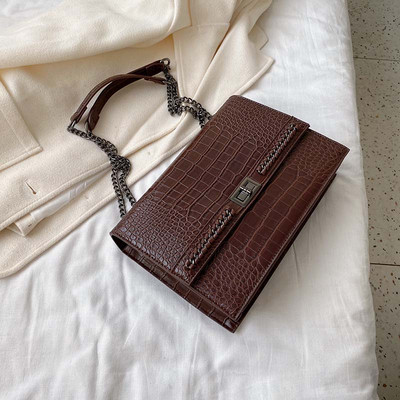 Eko bőrből készült stílusos női táska lánccal több színben