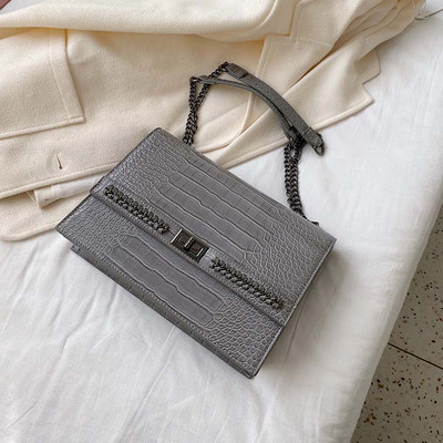 Eko bőrből készült stílusos női táska lánccal több színben