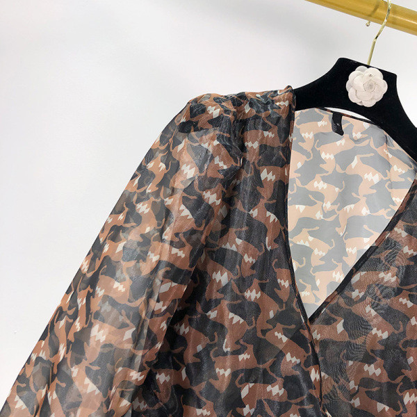 Női modern tüllblúz derékkötővel