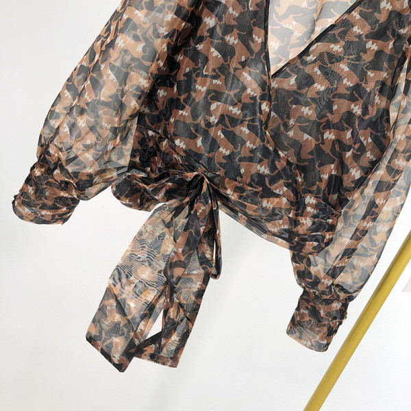 Női modern tüllblúz derékkötővel