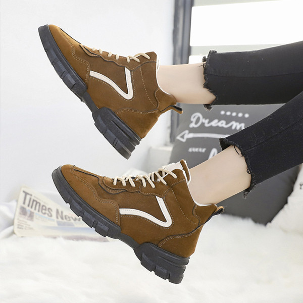 Őszi-téli női tornacipő durva talppal, fekete és bézs színben