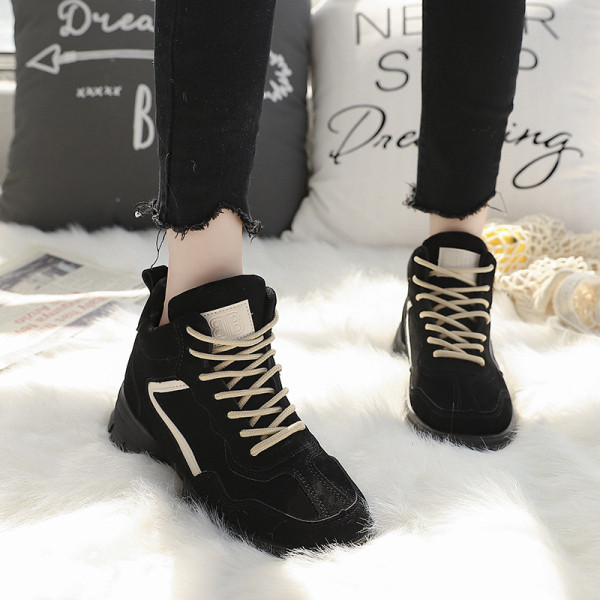 Őszi-téli női tornacipő durva talppal, fekete és bézs színben