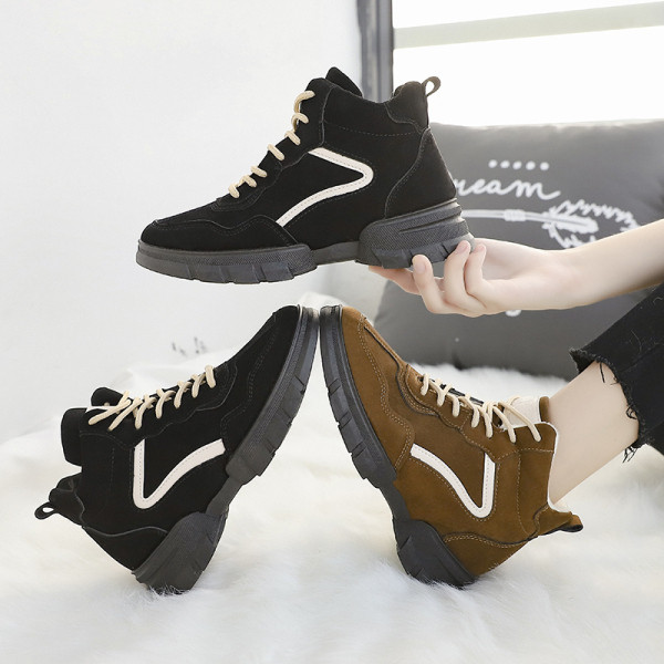 Őszi-téli női tornacipő durva talppal, fekete és bézs színben