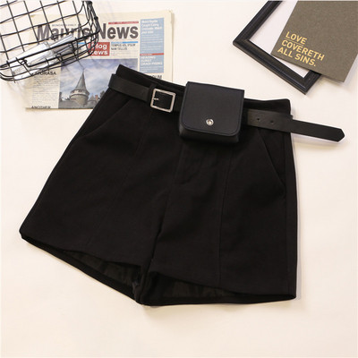 Pantaloni scurti de dama in patru culori cu curea si buzunare