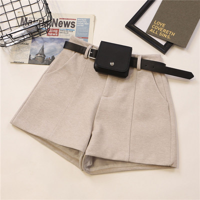 Pantaloni scurti de dama in patru culori cu curea si buzunare