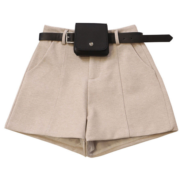 Pantaloni scurti de dama in patru culori cu curea si buzunare