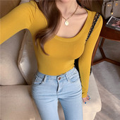 Bluză de damă mulată cu decolteu oval și mâneci lungi în mai multe culori