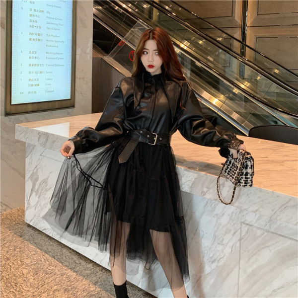 Κοντό μοντέρνο οικολογικό δερμάτινο μπουφάν σε μαύρο χρώμα με τούλι