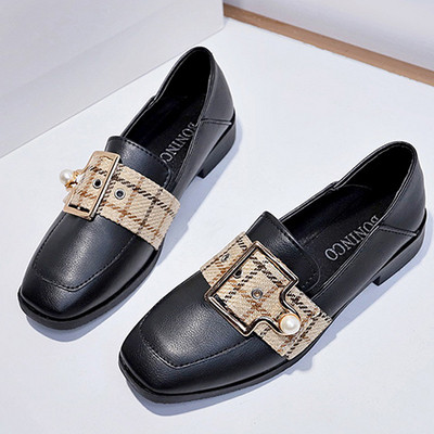 Női alkalmi cipő eko bőrből, fém elemmel