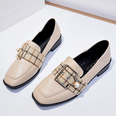 Női alkalmi cipő eko bőrből, fém elemmel