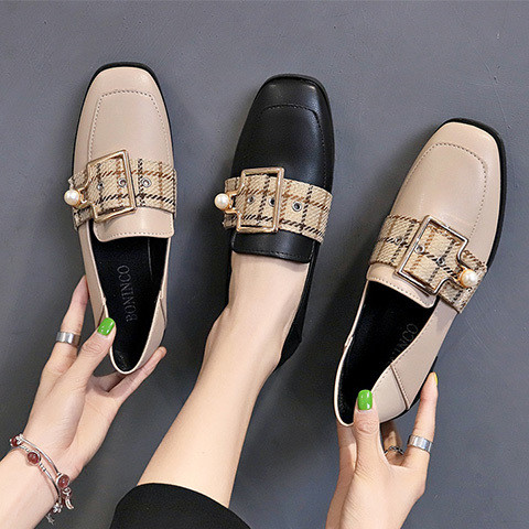 Női alkalmi cipő eko bőrből, fém elemmel