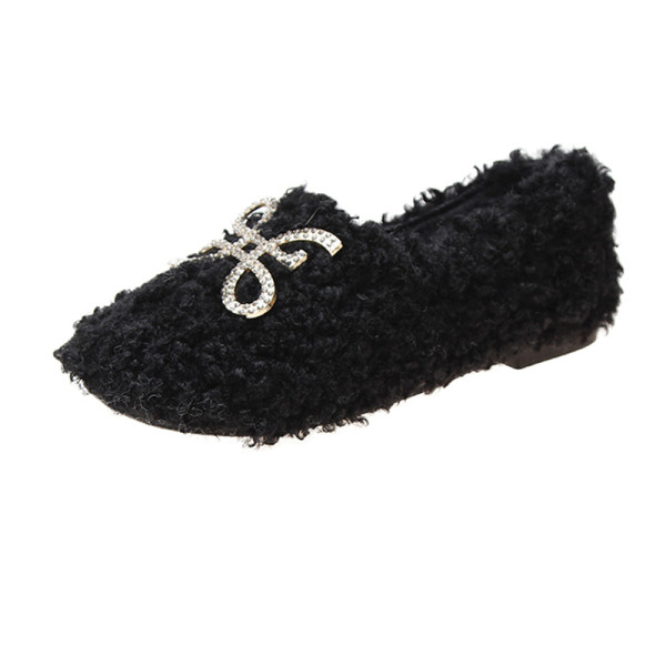 Női pehelypapucs lapos talppal és fém elemmel