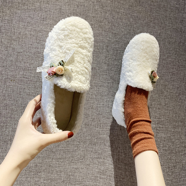 Otthoni pehelypapucs 3D elemmel, fehér, fekete és bézs színben