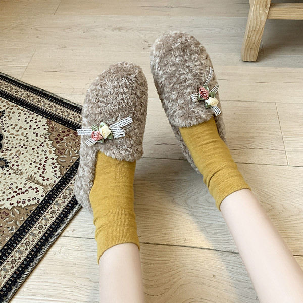 Otthoni pehelypapucs 3D elemmel, fehér, fekete és bézs színben