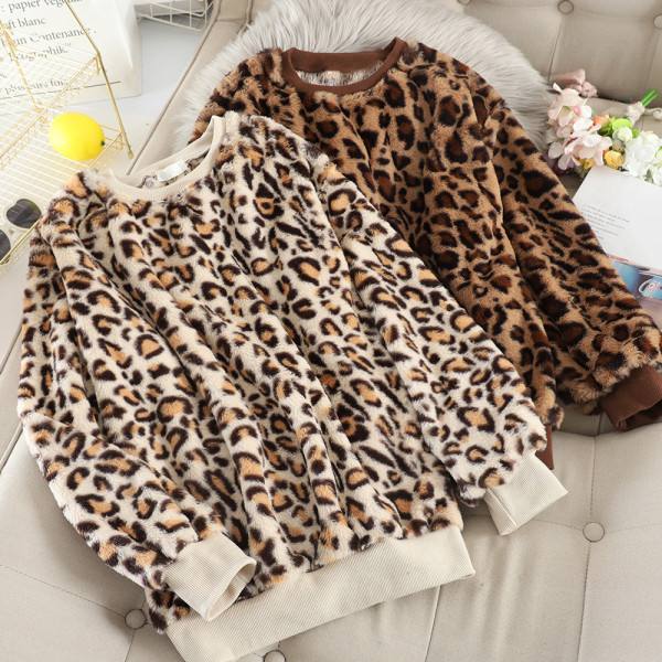 Modern női pehelypulóver leopárd mintával, három színben