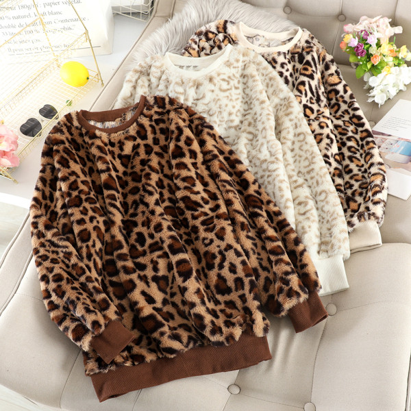 Modern női pehelypulóver leopárd mintával, három színben