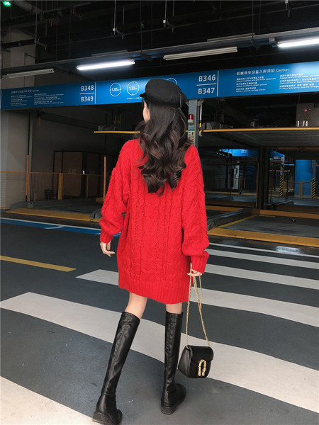 Modern, fekete színű rövidnadrág flitterekkel