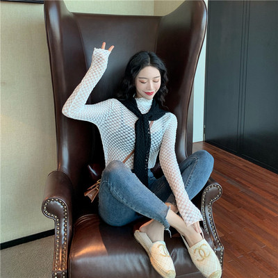 Testhezálló átlátszó blúz pólógallérral, több színben