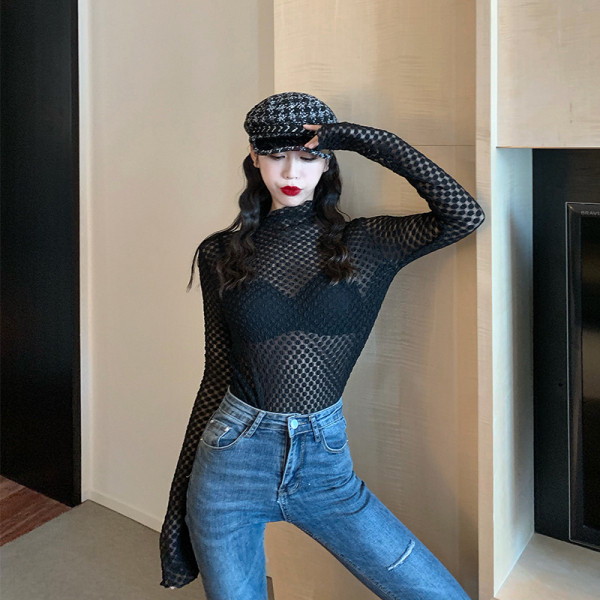 Testhezálló átlátszó blúz pólógallérral, több színben