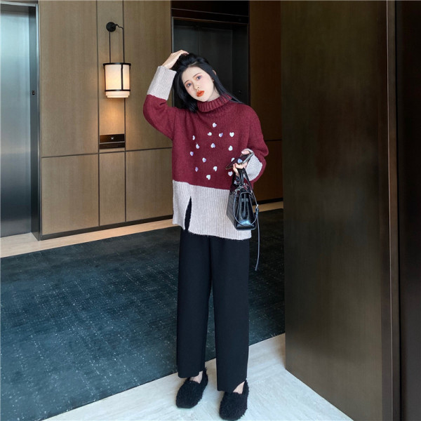 Hosszú és széles pulóver pólógallérral és hasítékkal