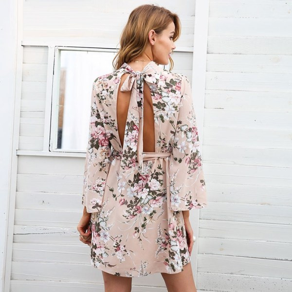 Modern női rövid ruha csupasz háttal, virágmintával három színben