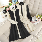 Modern női ruha fekete és bézs gombokkal