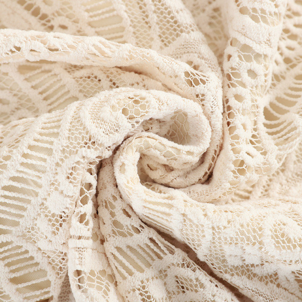 Hosszú csipkeruha gallérral fehér, bézs és fekete színben