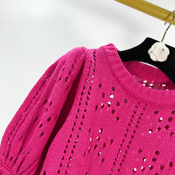 Rövid, modern pulóver 3/4 ujjal, rózsaszín színben