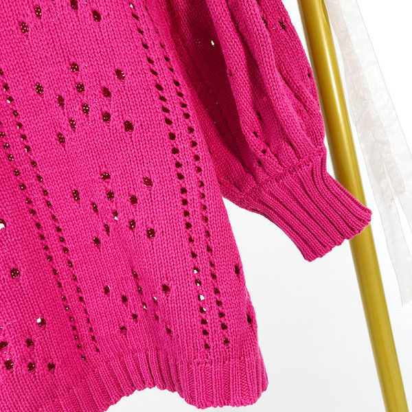 Rövid, modern pulóver 3/4 ujjal, rózsaszín színben